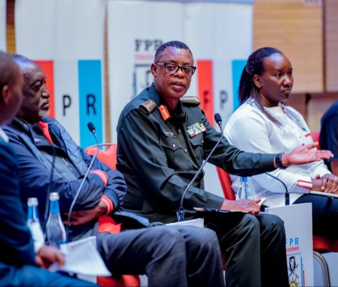 Gen. James Kabarebe atanga ikiganiro ku kwirinda amacakubiri