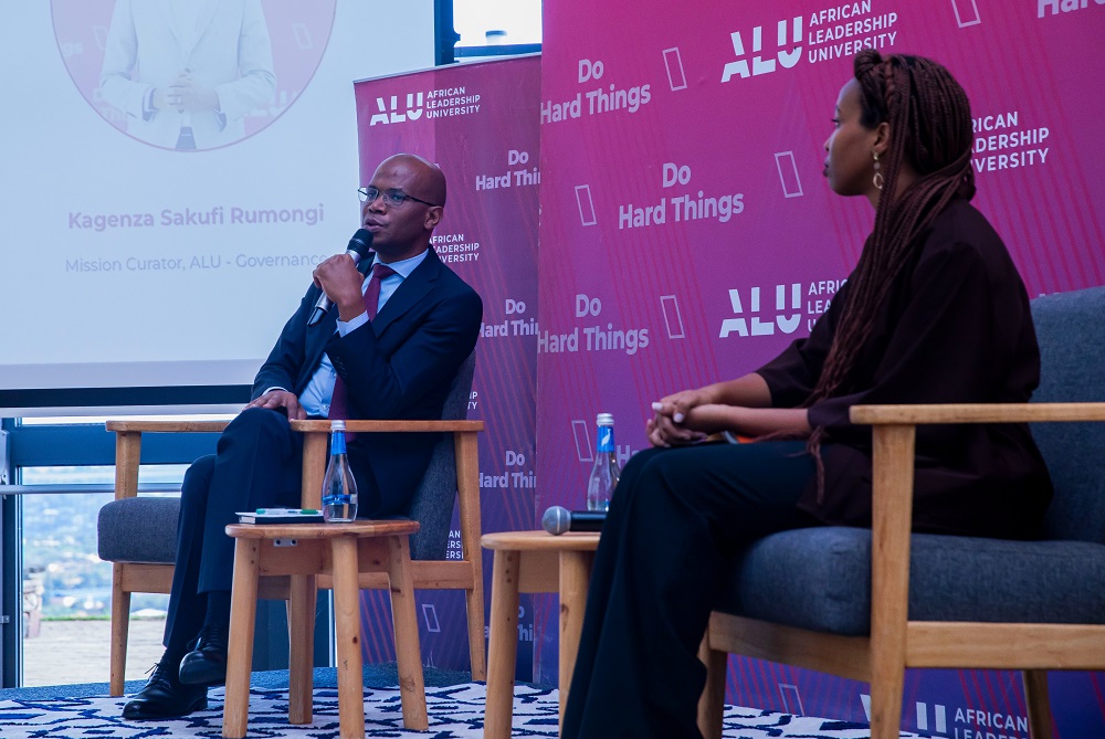 Minisitiri January Makamba yaganiriye n'abanyeshuri biga muri Kaminuza zitandukanye mu Rwanda