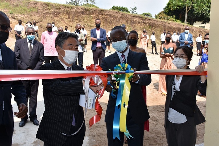 Amabasaderi w'Ubuyapani mu Rwanda na Meya Habarurema bafungura ku mugaragaro iyo nyubako