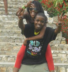 Jay Polly azamurikira abakunzi be albumu “Umwami uganje”.