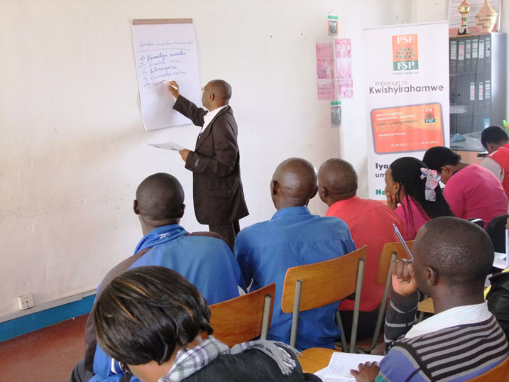 Jean Baptiste Hategekimana, umuyobozi wa RACCP niwe watanze amahugurwa ku bikorera b