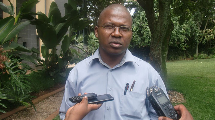 Jean Claude Nyirimanzi umukozi wa NISR mu gashami gashinzwe gukwirakwiza ibyavuye mu bushakashatsi