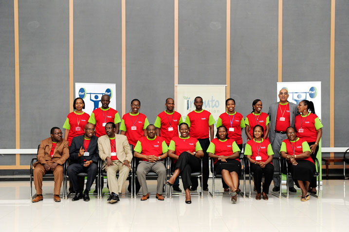 Jeannette Kagame hamwe n'abandi bayobozi bitabiriye amahugurwa y'urubyiruko.