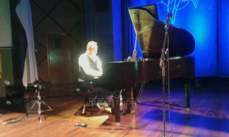 Jef Neve acuranga Piano