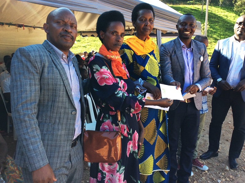 Banaremeye imwe mu miryango y'abarokotse Jenoside batishoboye