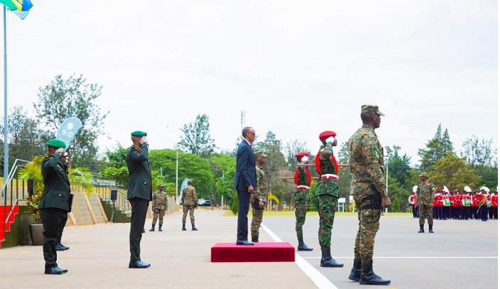 Perezida Kagame yahaye ipeti rya Sous Lieutenant abasirikare 568 (Ifoto: RBA)