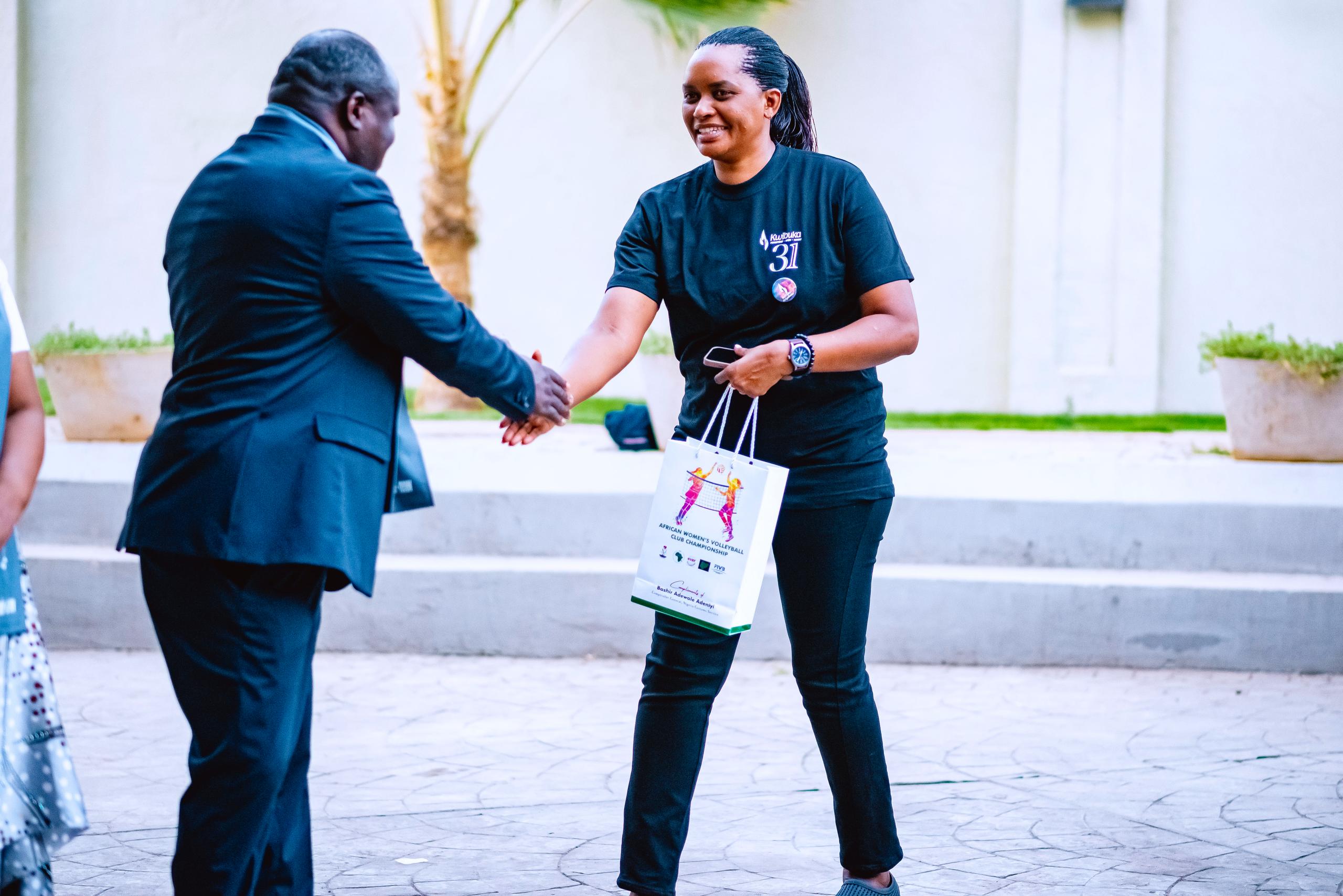 Maj. Kabageni Jemimah, aha yasuhuzaga Amb. Christophe Bazivamo