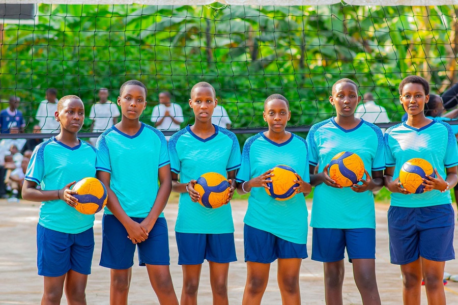 Bamwe mu bakinnyi bari mu ikipe y'abato y'abakobwa