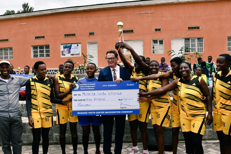 Mu gutaha ibikorwa remezo bitandukanye habaye n'amarushanwa yahuje imirenge