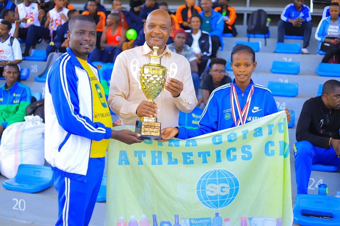 Perezida wa RAF Lt Col (Rtd) Kayumba Lemuel ahemba ikipe yo kwa Sina Gerald