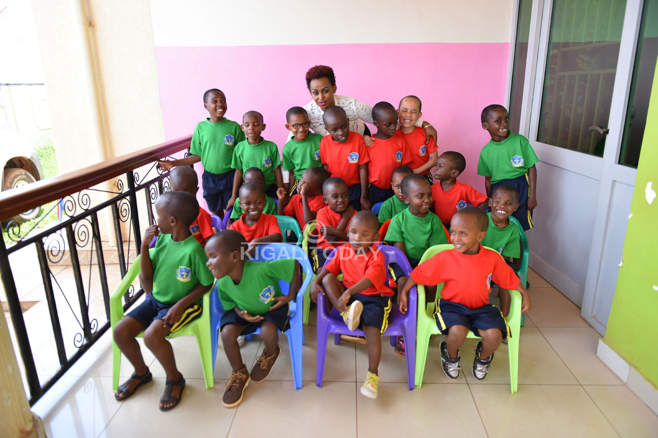 Abana barererwa muri Jordan Foundation bari kumwe na Bahati Vanessa ubarera 