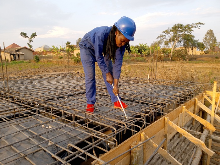 Ingabire akora imirimo itandukanye akemeza ko atabura akazi yarize umwuga