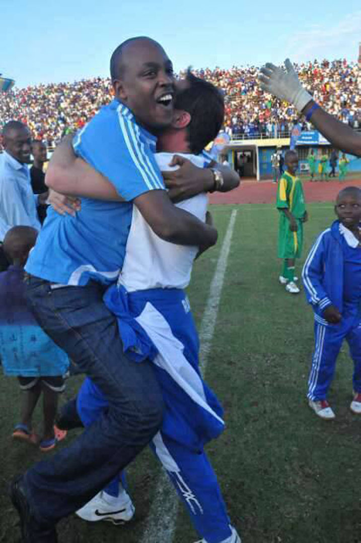 Murenzi ateruwe na Gomez batwara igikombe cya Shampiyona muri 2013