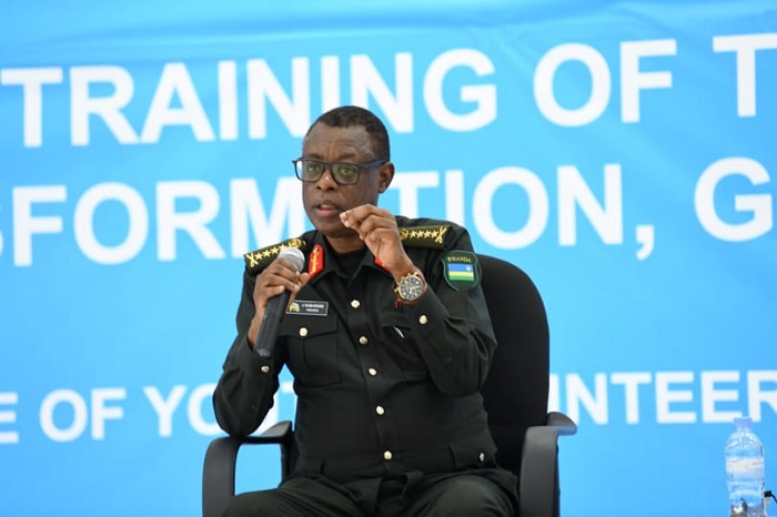 Gen Kabarebe yaganirije Urubyiruko rw