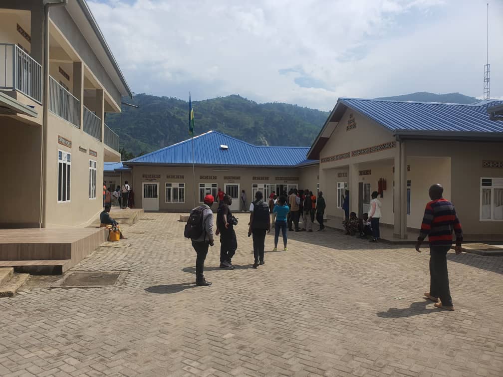 Abagana iki kigo nderabuzima bavuga ko serivisi zaho zidindizwa n