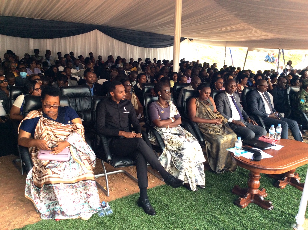 Abayobozi bari bitabiriye barimo na Guverineri Kayitesi Alice