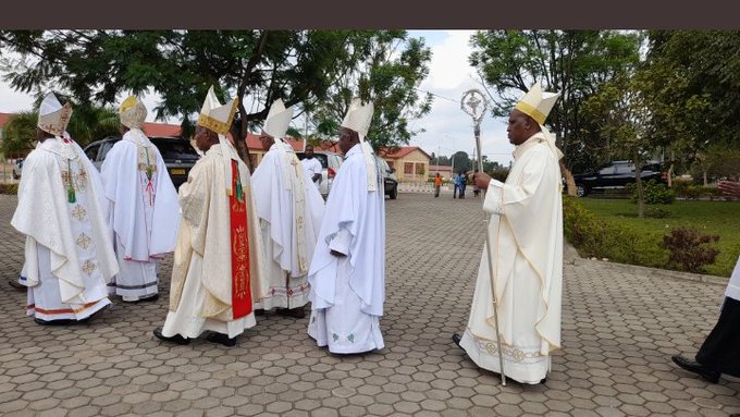 Abasenyeri bitabiriye gutanga inyigisho muri iri huriro