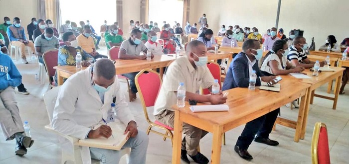 Benshi mu bakozi bo kuri ibi bitaro basaba ko hakurikizwa amategeko, abujuje ibisabwa bagashyirwa mu myanya nta bindi bizamini