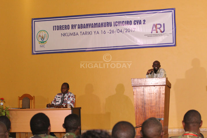 Minisitiri Kaboneka aganiriza Impamyabigwi