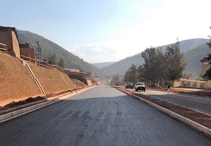 Umuhanda uva mu Mujyi ugana Nyabugogo, ubu urashyirwamo kaburimbo kugira ngo wongere gukoreshwa n