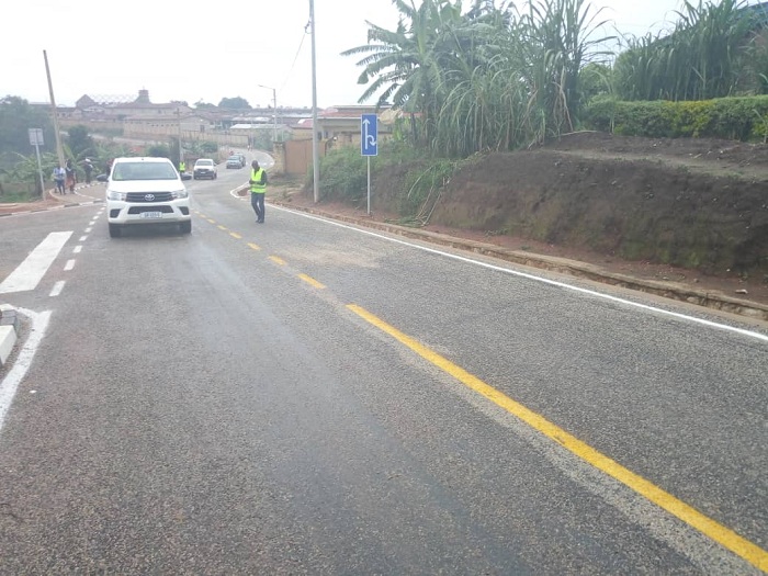 Barizihiza #Kwibohora26 bishimira umuhanda wa kaburimbo bujuje