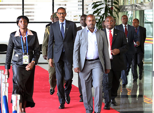 Perezida Kagame akigera i Kampala aho yitabiriye inama ya 15 y