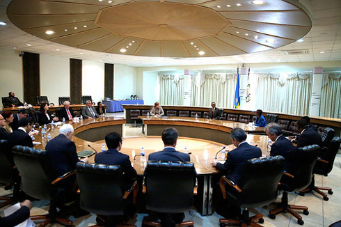 Perezida Kagame yakiriye mu biro bye abayobozi ba UNSC.