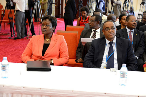 Ku ruhande rw'u Rwanda, inama yanitabiriwe na Minisitiri Mukaruriza ushinzwe EAC, Lwakabamba ushinzwe ibikorwa remezo ndetse na Ambasaderi Mugambage uhagarariye u Rwanda muri Uganda.