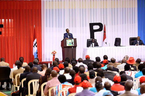 Perezida Kagame Paul yasabye abanyamuryango ba FPR kubakira ku byo bagezeho bagakomeza imbere.