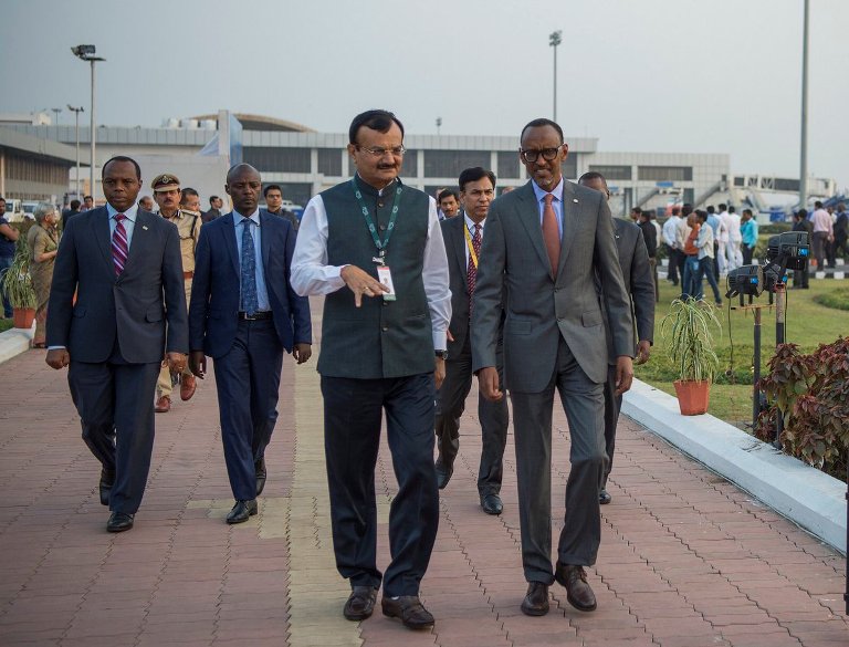 Perezida Kagame ari mu Buhinde aho yitabiriye inama yiga ku bucuruzi 