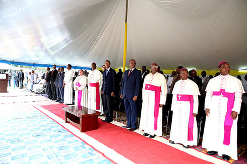 Perezida Kagame n'abihayimana batandukanye bitebiriye kwizihiza imyaka 100 seminari nto ya Kabgayi imaze.