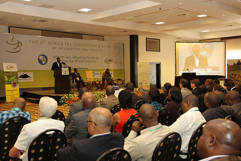 Abitabiriye inama ku kongera umusaruro w'icyayi no kugihesha agaciro.