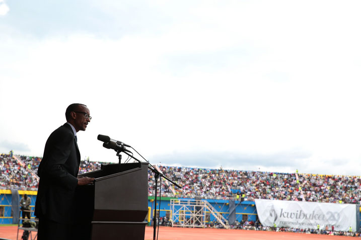 Perezida Kagame ageza ijambo ku bitabiriye umuhango wo kwibuka ku nshuro ya 20 Jenoside yakorewe Abatutsi.