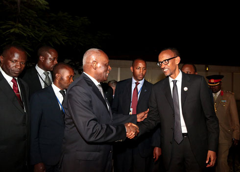 Perezida Kagame yakirwa mu gihugu cya Angola.