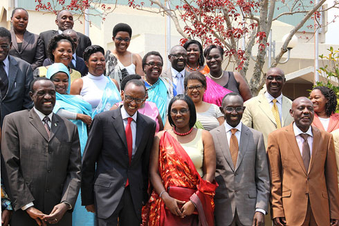 Perezida Kagame n'uwayoboraga umutwe w'abadepite, Rose Mukantabana (iburyo).