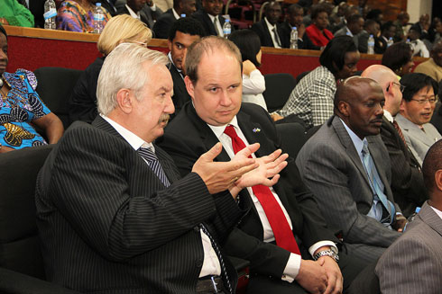 Umuhango wo gusesa umutwe w'abadepite witabiriwe n'abayobozi batandukanye harimo abahagarariye ibihugu byabo mu Rwanda.