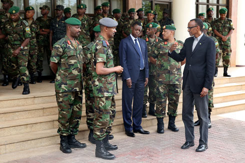 Perezida Kagame aganira na Minisitiri w