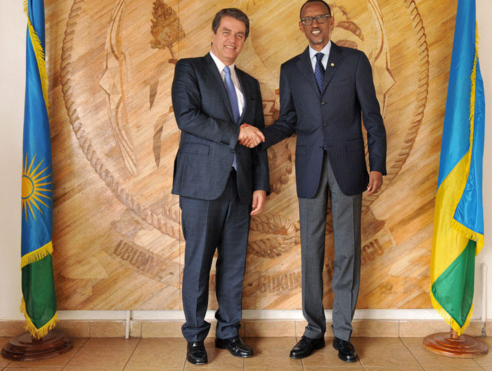 Perezida Kagame yakira umuyobozi wa WTO, Roberto Carvalho de Azevêdo.