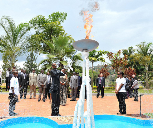 Perezida Kagame acana urumuri rw