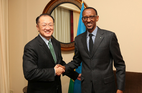 Perezida Kagame hamwe na Jim Kim watanzweho umukandida ku buyobozi bwa banki y