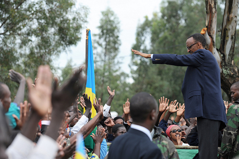 Abaturage ba Ruhango bakiriye Perezida Kagame n'ubwuzu bwinshi