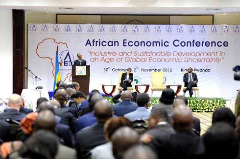 Perezida Kagame niwe wafunguye ku mugaragaro inama yiga ku bukungu bwa Afurika iteraniye i Kigali.