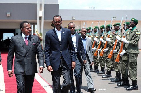 Perezida Kagame ubwo yari aherekeje mugenzi we.