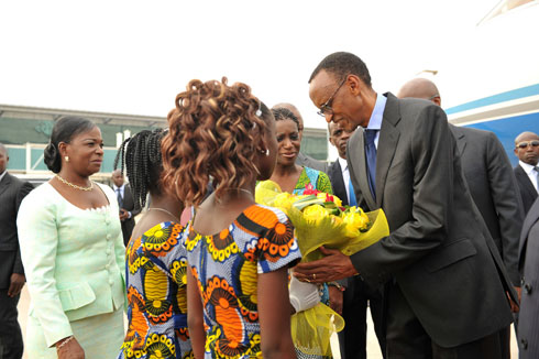 Perezida Kagame yakirwa muri Congo Brazzaville.