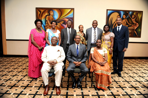 Perezida Kagame hamwe n'abayobozi bakuru ba Rwanda Leaders Fellowship.