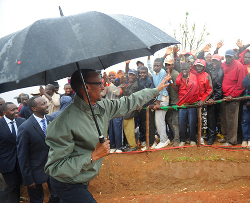 Abaturage ba Nyamagabe bakiranye ibyishimo umukuru w'igihugu.