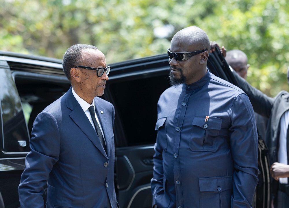 Perezida Kagame yihanganishije mugenzi we Gen Doumbouya n