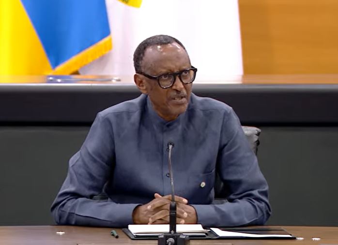 Perezida Paul Kagame yakiriye indahiro z'abayobozi bashyizwe mu myanya, abasaba kubahiriza inshingano baba barahiriye