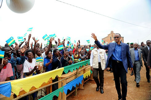 Uretse ababa hanze y'u Rwanda, Perezida Kagame anafata umwanya wo kuganira n'abaturage baba imbere mu gihugu.