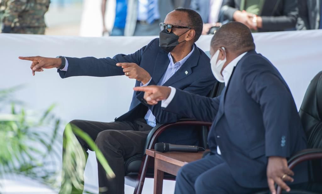 Mbere yo kuganiriza Itangazamakuru kuri uyu wa Gatandatu, abakuru b'Ibihugu babanje Mbere yo kuganiriza Itangazamakuru kuri uyu wa Gatandatu, abakuru b'Ibihugu babanje gusura no kwishimira inkombe z'Inyanja y'u Buhinde mu Mujyi wa Pemba